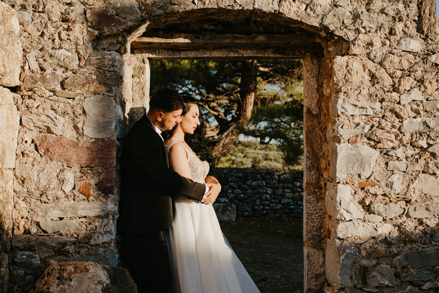 Φωτογράφος γάμου-Καλαμάτα-next day- romantic - pose- Kalli Kolozi
